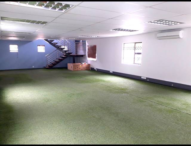 400M² OFFICE TO LET IN ROOIHUISKRAAL